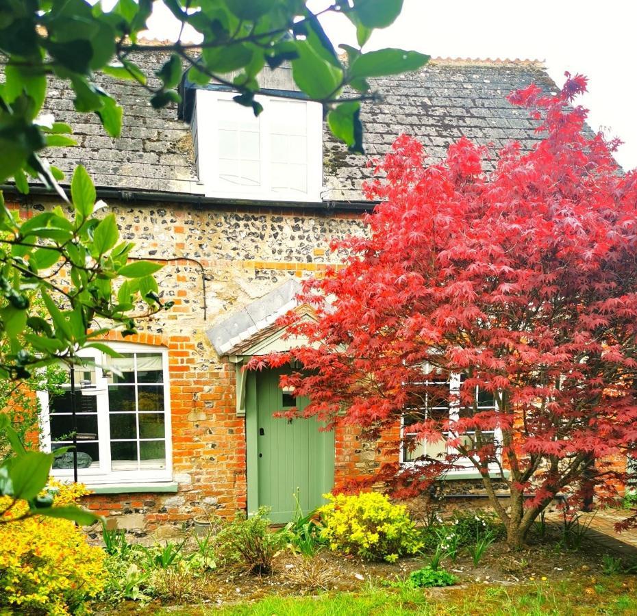 Historic, Traditional & Spacious Wiltshire Cottage Shrewton Екстериор снимка